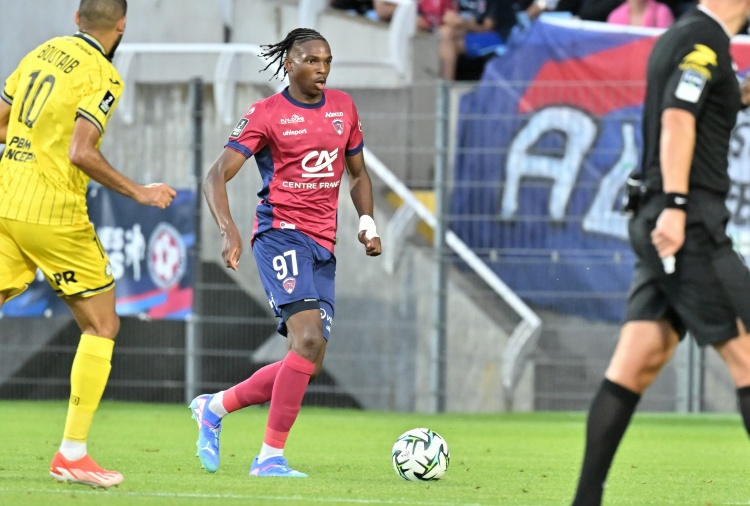 名记：拜仁也有意雷恩后卫雅凯，但认为5000万欧的价格太贵